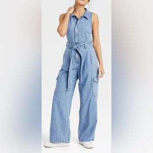 Women's Light Blue High-Waisted Jeans with Belt